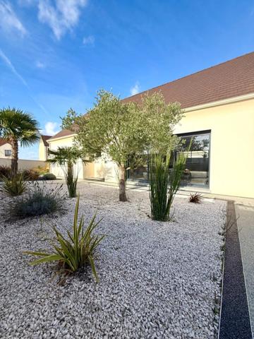 Maison à vendre 7 pièces 193 m² - PERDREAUVILLE (78) - Piscine - garage - plain pied