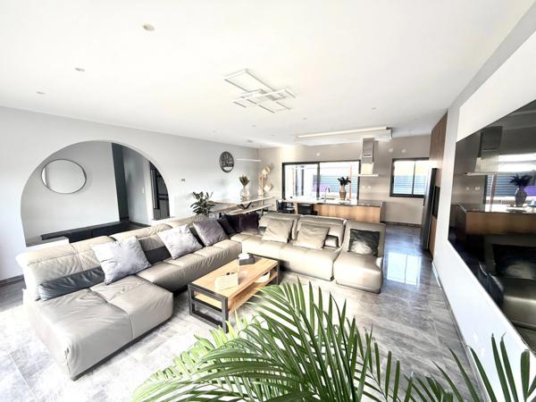 Maison à vendre 7 pièces 193 m² - PERDREAUVILLE (78) - Piscine - garage - plain pied