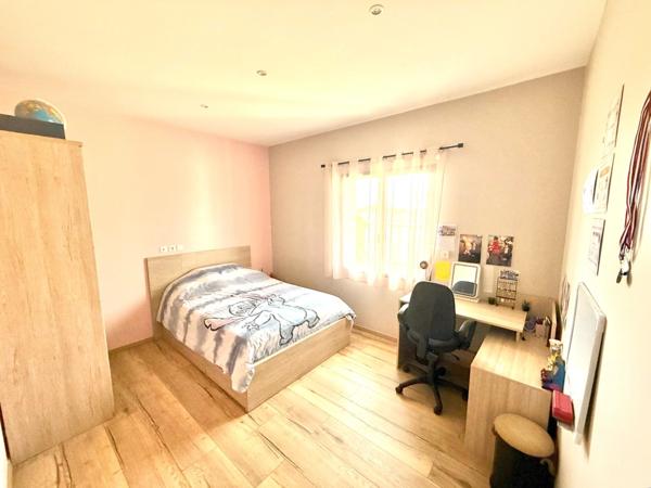 Maison à vendre 7 pièces 193 m² - PERDREAUVILLE (78) - Piscine - garage - plain pied