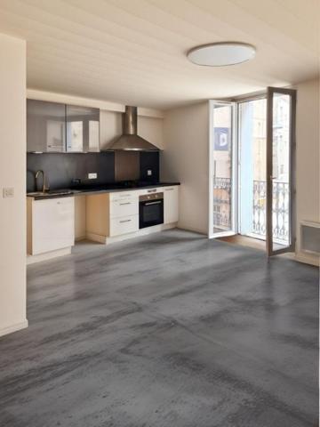 Appartement T3 + Murs commerciaux en rez -de-chaussée 100 m2