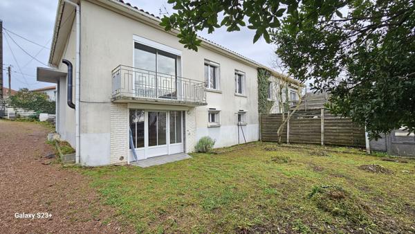 Maison sur sous-sol semi enterré NIORT quartier Rte d'Aiffres