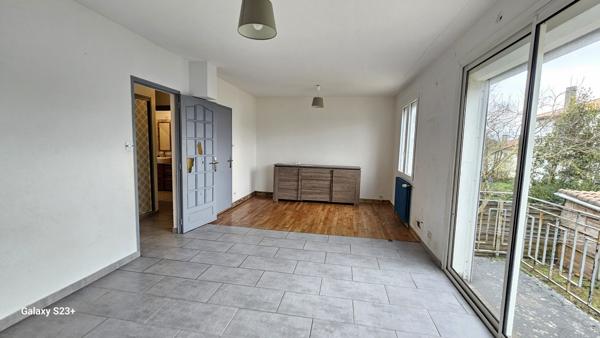 Maison sur sous-sol semi enterré NIORT quartier Rte d'Aiffres