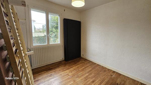 Maison sur sous-sol semi enterré NIORT quartier Rte d'Aiffres