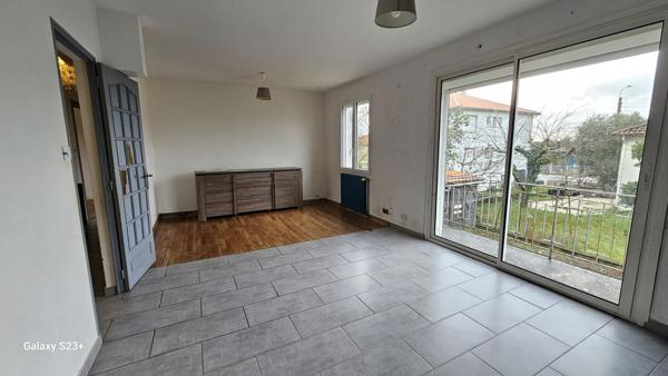 Maison sur sous-sol semi enterré NIORT quartier Rte d'Aiffres