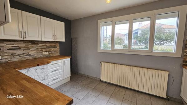 Maison sur sous-sol semi enterré NIORT quartier Rte d'Aiffres