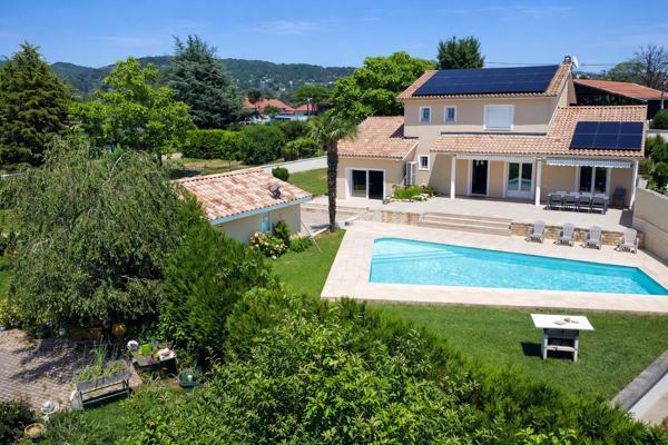 MAGNIFIQUE MAISON AVEC PISCINE