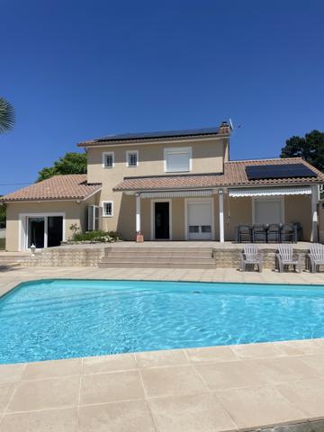 MAGNIFIQUE MAISON AVEC PISCINE