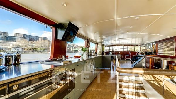 Péniche face au Parc de Saint Cloud