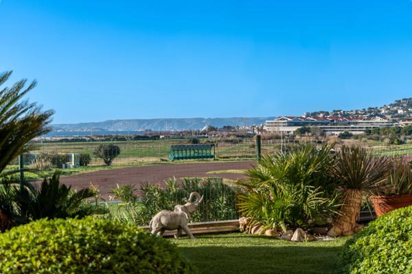 Appartement à vendre 4 pièces MARSEILLE 8EME ARRONDISSEMENT (13) - Résidence de standing – Château Borély – Garage double – 150 m2 d’extérieurs – Rez-de-jardin – Ascenseur – Sécurisée – Proche plages