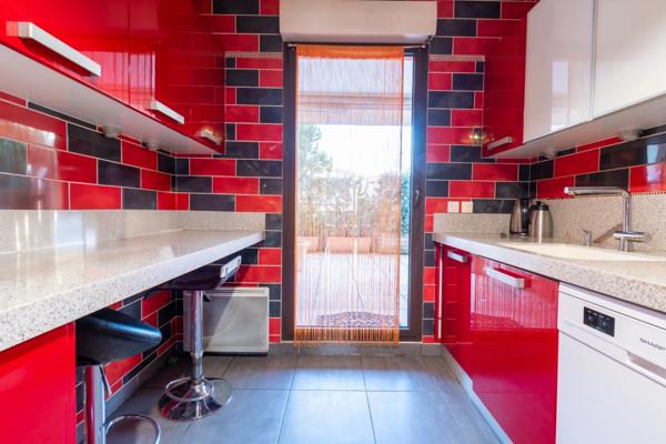 Appartement à vendre 4 pièces MARSEILLE 8EME ARRONDISSEMENT (13) - Résidence de standing – Château Borély – Garage double – 150 m2 d’extérieurs – Rez-de-jardin – Ascenseur – Sécurisée – Proche plages