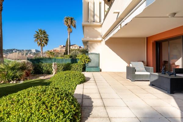 Appartement à vendre 4 pièces MARSEILLE 8EME ARRONDISSEMENT (13) - Résidence de standing – Château Borély – Garage double – 150 m2 d’extérieurs – Rez-de-jardin – Ascenseur – Sécurisée – Proche plages