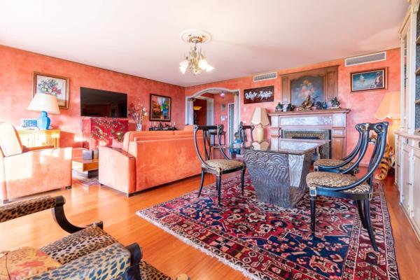 Appartement à vendre 4 pièces MARSEILLE 8EME ARRONDISSEMENT (13) - Résidence de standing – Château Borély – Garage double – 150 m2 d’extérieurs – Rez-de-jardin – Ascenseur – Sécurisée – Proche plages