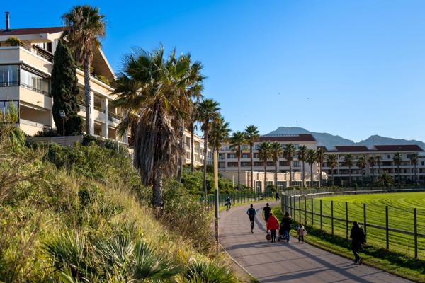 Appartement à vendre 4 pièces MARSEILLE 8EME ARRONDISSEMENT (13) - Résidence de standing – Château Borély – Garage double – 150 m2 d’extérieurs – Rez-de-jardin – Ascenseur – Sécurisée – Proche plages