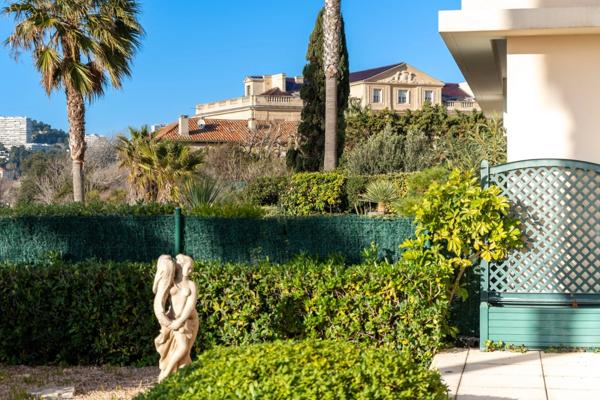 Appartement à vendre 4 pièces MARSEILLE 8EME ARRONDISSEMENT (13) - Résidence de standing – Château Borély – Garage double – 150 m2 d’extérieurs – Rez-de-jardin – Ascenseur – Sécurisée – Proche plages