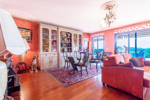 Appartement à vendre 4 pièces MARSEILLE 8EME ARRONDISSEMENT (13) - Résidence de standing – Château Borély – Garage double – 150 m2 d’extérieurs – Rez-de-jardin – Ascenseur – Sécurisée – Proche plages