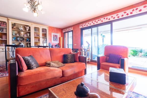 Appartement à vendre 4 pièces MARSEILLE 8EME ARRONDISSEMENT (13) - Résidence de standing – Château Borély – Garage double – 150 m2 d’extérieurs – Rez-de-jardin – Ascenseur – Sécurisée – Proche plages