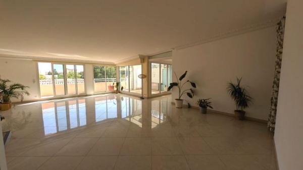 T5 et plus Montpellier 256 m²