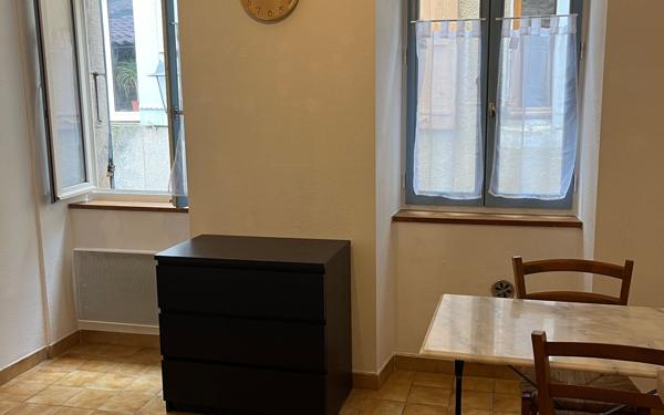 Immeuble à vendre    6 pièces •  Aubenas