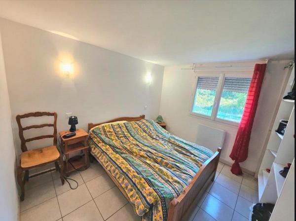 MAISON DIVISÉE EN DEUX APPARTEMENTS AVEC JARDIN