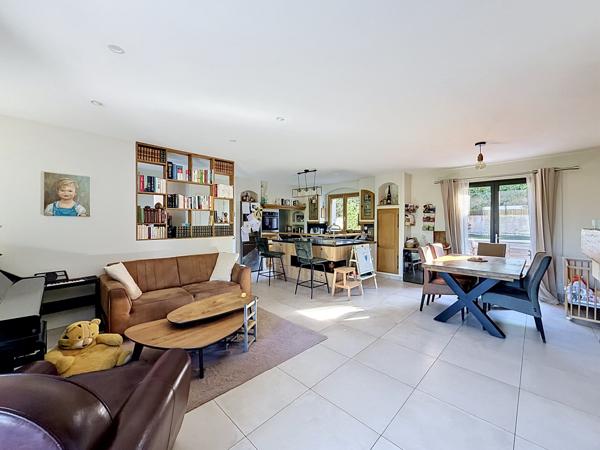 Maison
         6 pièces
        - 113 m² 489 900 € *