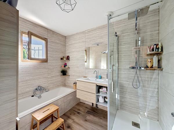 Maison
         6 pièces
        - 113 m² 489 900 € *