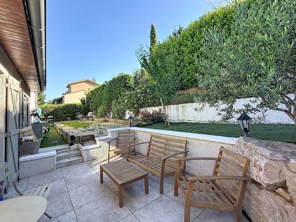 Maison
         6 pièces
        - 113 m² 489 900 € *