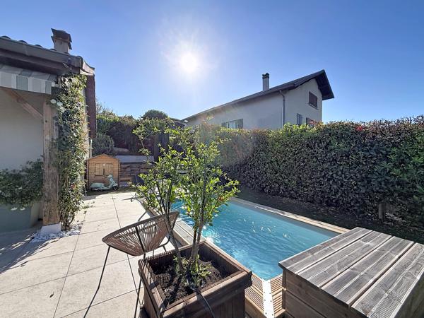 Maison
         6 pièces
        - 113 m² 489 900 € *