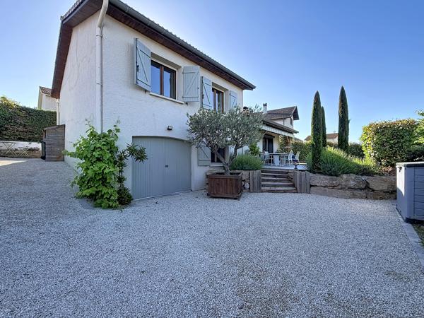 Maison
         6 pièces
        - 113 m² 489 900 € *