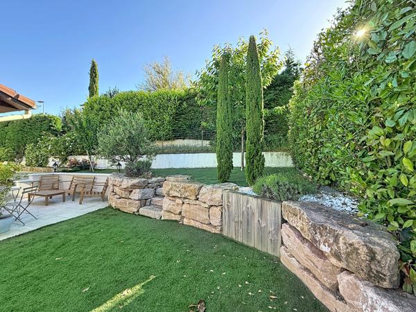 Maison
         6 pièces
        - 113 m² 489 900 € *