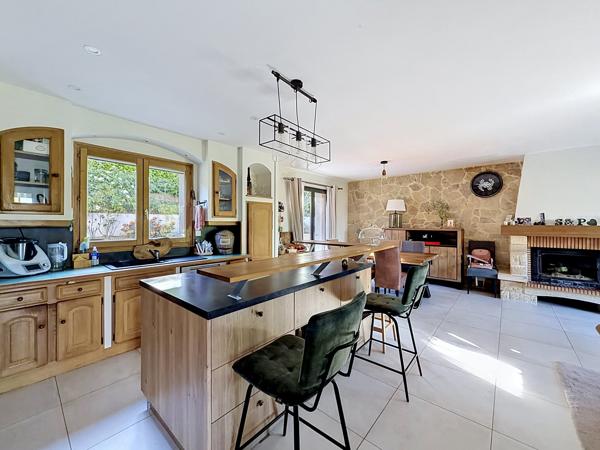 Maison
         6 pièces
        - 113 m² 489 900 € *