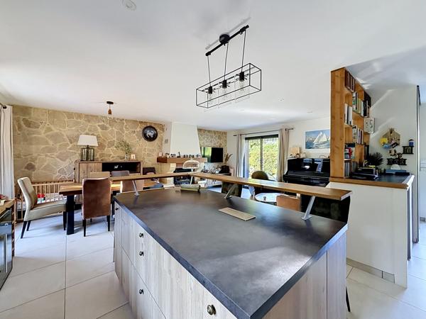 Maison
         6 pièces
        - 113 m² 489 900 € *
