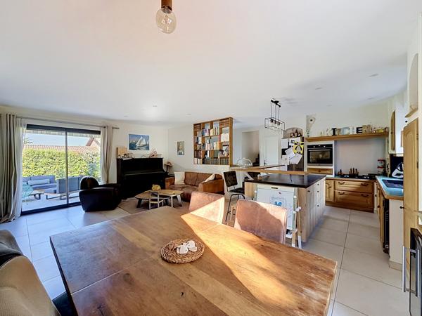Maison
         6 pièces
        - 113 m² 489 900 € *