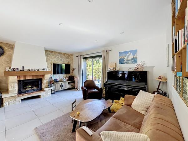 Maison
         6 pièces
        - 113 m² 489 900 € *