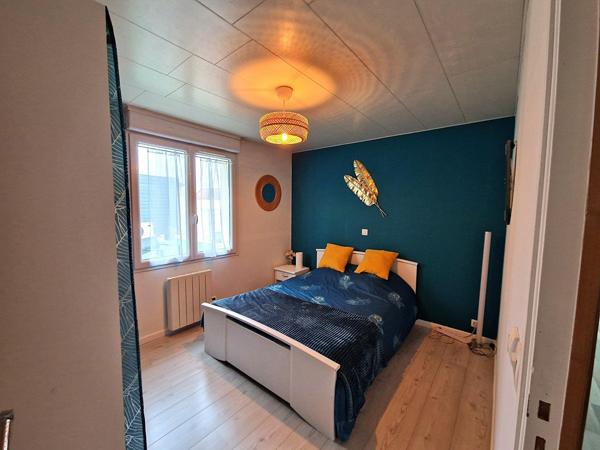 Maison atypique  de quasi plain pied avec piscine