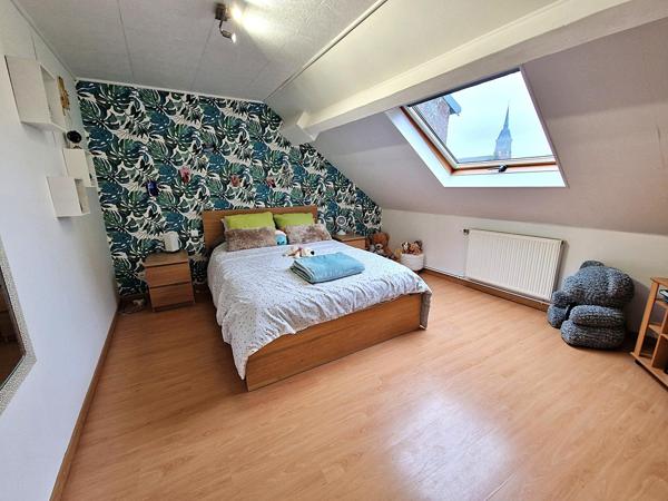 Maison atypique  de quasi plain pied avec piscine