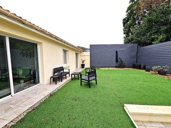 Maison atypique  de quasi plain pied avec piscine