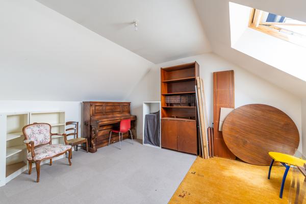 T2 LUMINEUX AU DERNIER ETAGE  AVEC TERRASSE DE 19M² - TRIPLE EXPOSITION