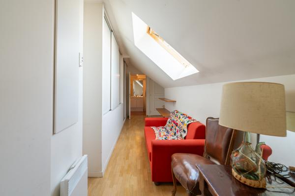 T2 LUMINEUX AU DERNIER ETAGE  AVEC TERRASSE DE 19M² - TRIPLE EXPOSITION