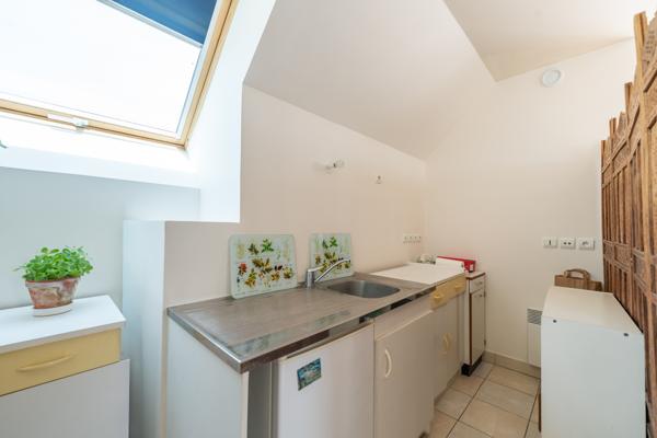 T2 LUMINEUX AU DERNIER ETAGE  AVEC TERRASSE DE 19M² - TRIPLE EXPOSITION