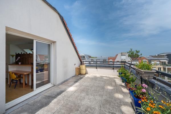 T2 LUMINEUX AU DERNIER ETAGE  AVEC TERRASSE DE 19M² - TRIPLE EXPOSITION