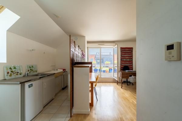 T2 LUMINEUX AU DERNIER ETAGE  AVEC TERRASSE DE 19M² - TRIPLE EXPOSITION