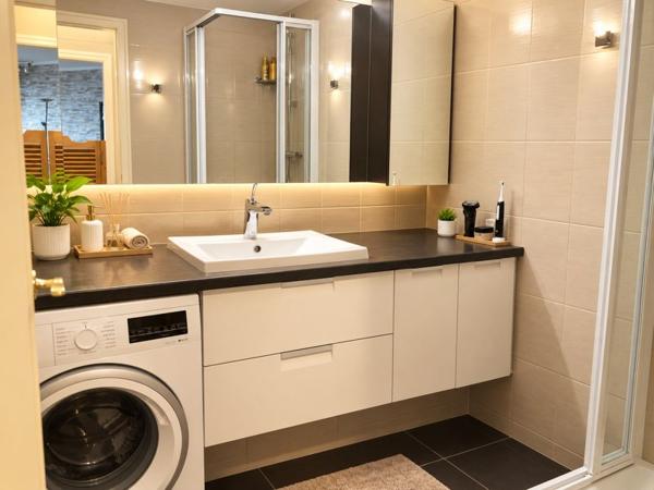 Rive droite Tour Tanguy Appartement type 2 ascenseur et parking couvert. , Brest