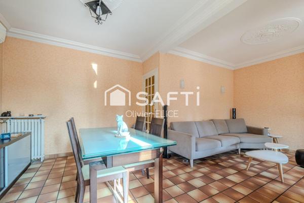 Maison familiale, individuelle avec beaucoup de charme