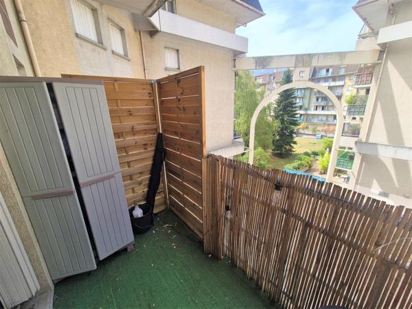 GRENOBLE EUROPOLE / GARE — Studio 30 m² avec balcon et parking sécurisé En étage