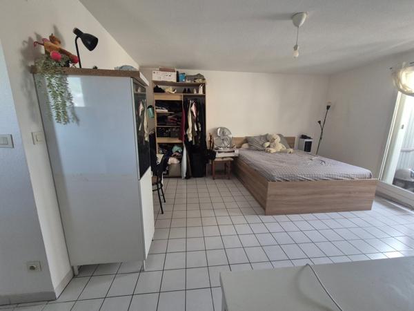 GRENOBLE EUROPOLE / GARE — Studio 30 m² avec balcon et parking sécurisé En étage