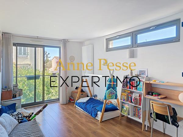 Créteil (94000) MAISON D’ARCHITECTE CONTEMPORAINE – TERRASSE – À 5 MIN DU VILLAGE – ÉCOLE & MÉTRO À PIED