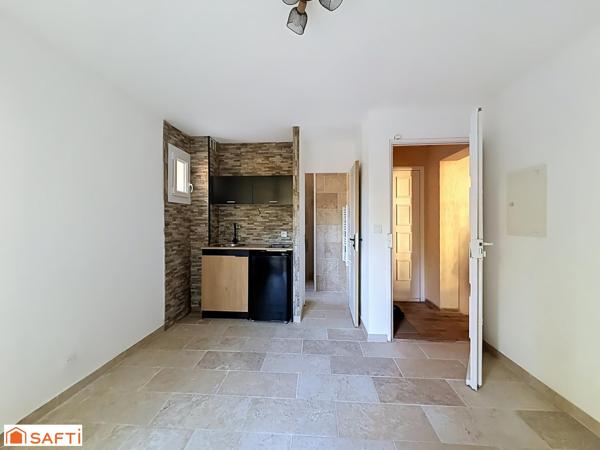 BANDOL – Studio rénové de plus de 17 m² avec parking et grande cave