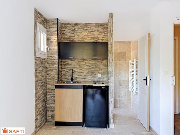 BANDOL – Studio rénové de plus de 17 m² avec parking et grande cave