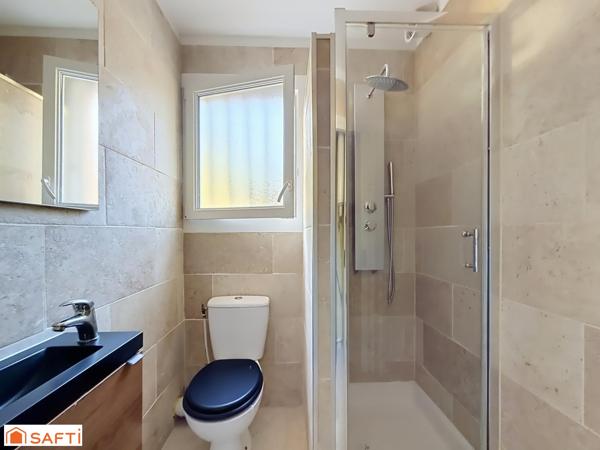 BANDOL – Studio rénové de plus de 17 m² avec parking et grande cave