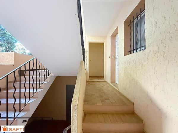 BANDOL – Studio rénové de plus de 17 m² avec parking et grande cave
